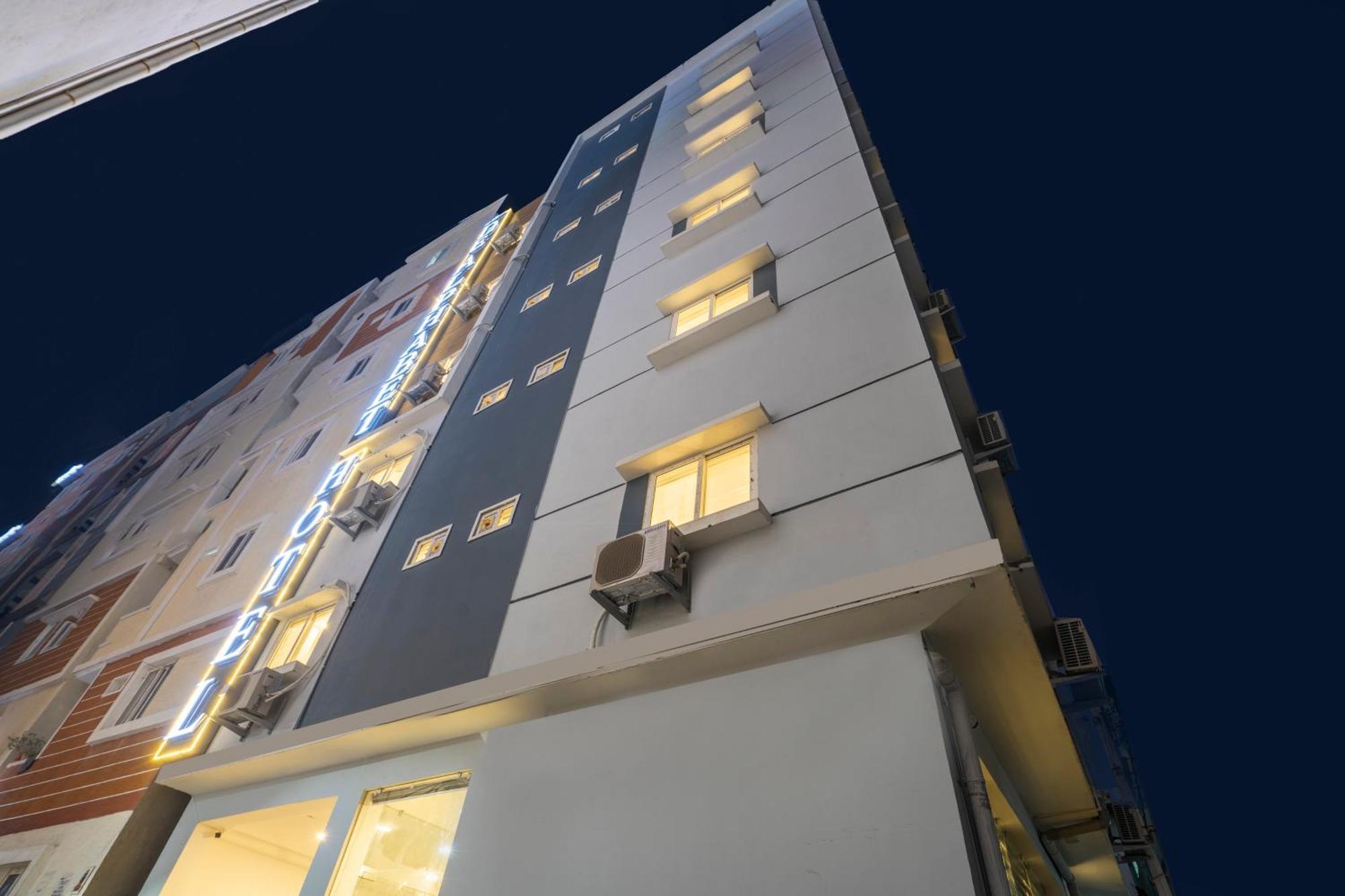 Treebo De Alphabet Gachibowli Hotell Hyderabad Exteriör bild