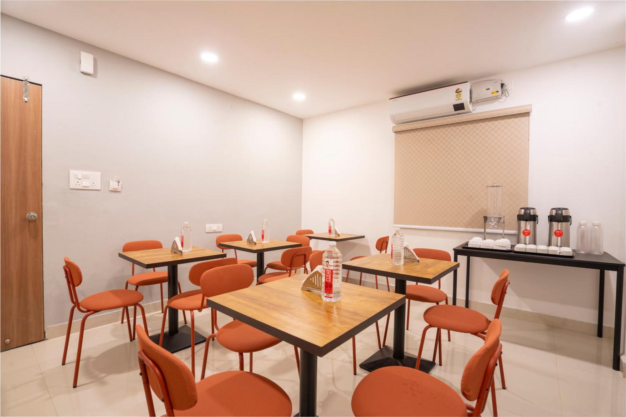 Treebo De Alphabet Gachibowli Hotell Hyderabad Exteriör bild