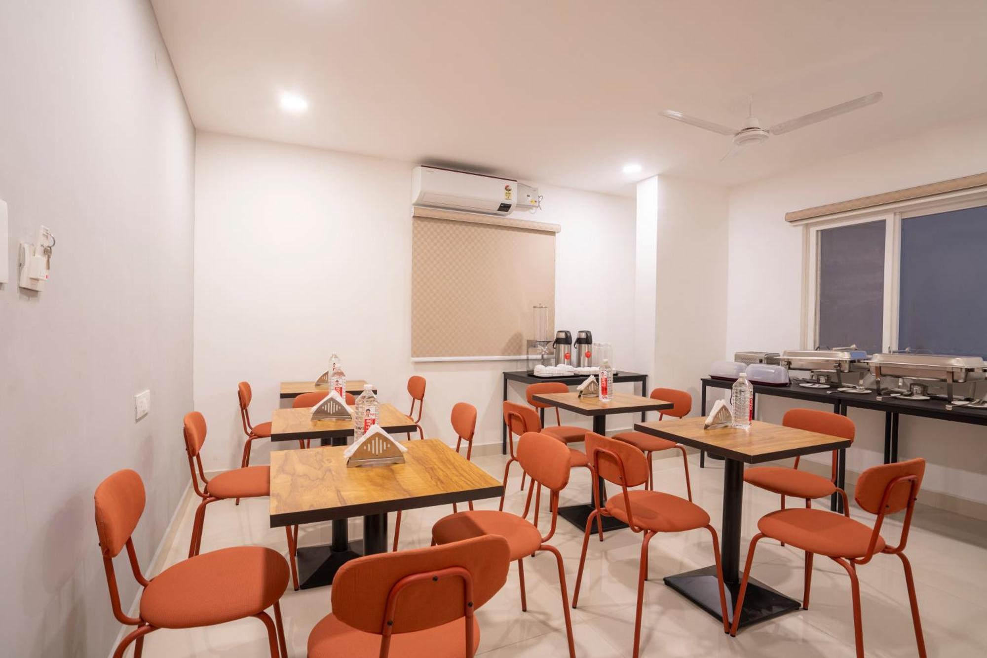 Treebo De Alphabet Gachibowli Hotell Hyderabad Exteriör bild