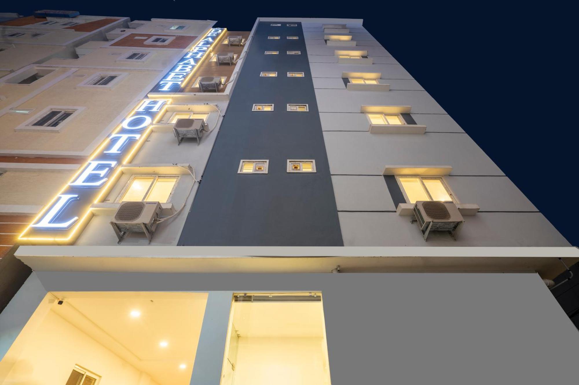 Treebo De Alphabet Gachibowli Hotell Hyderabad Exteriör bild