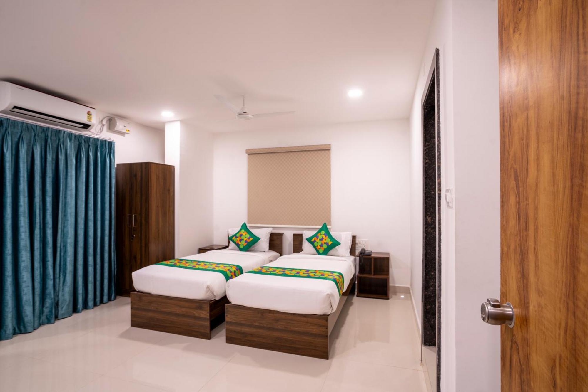 Treebo De Alphabet Gachibowli Hotell Hyderabad Exteriör bild