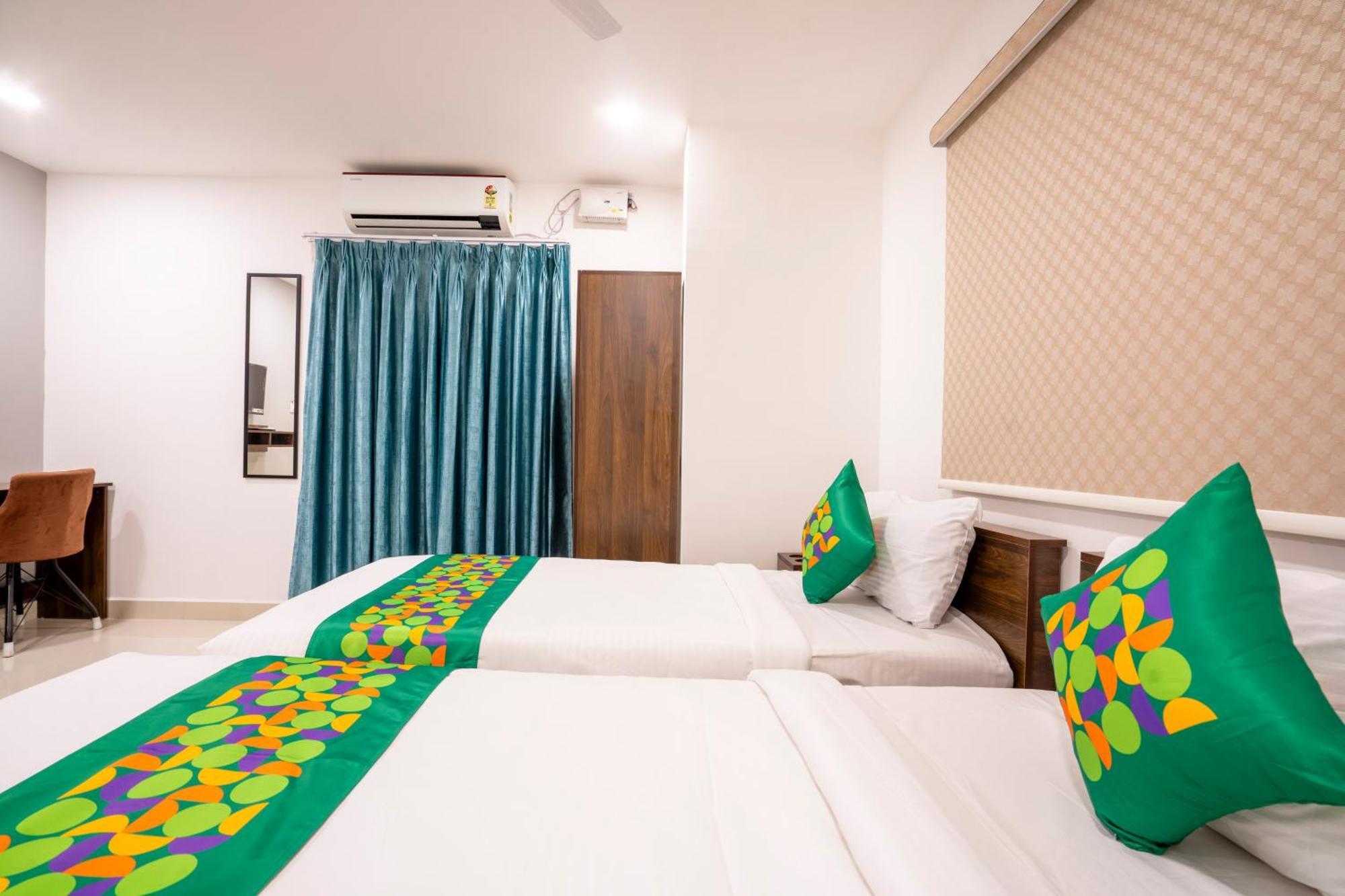 Treebo De Alphabet Gachibowli Hotell Hyderabad Exteriör bild