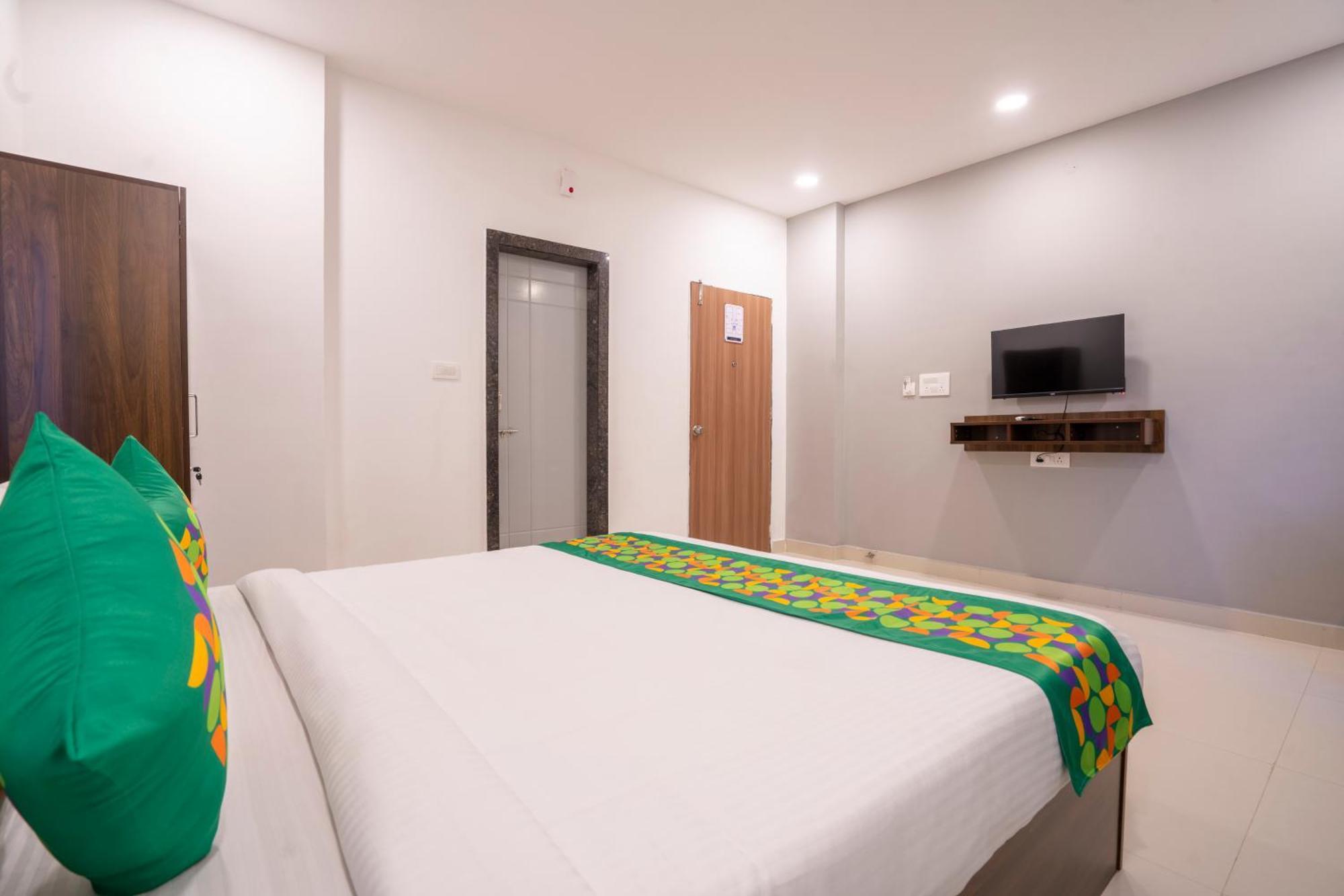 Treebo De Alphabet Gachibowli Hotell Hyderabad Exteriör bild