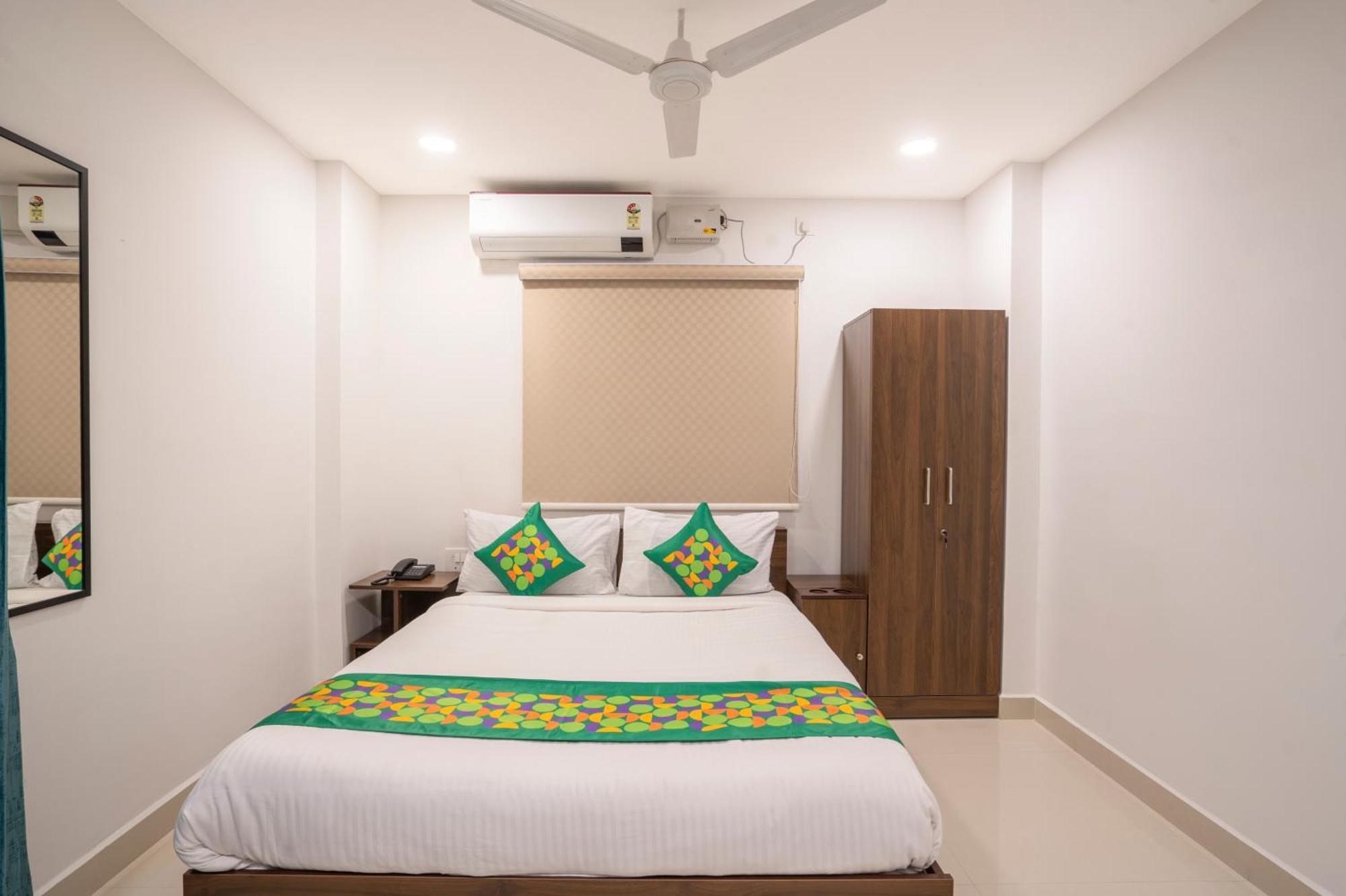 Treebo De Alphabet Gachibowli Hotell Hyderabad Exteriör bild